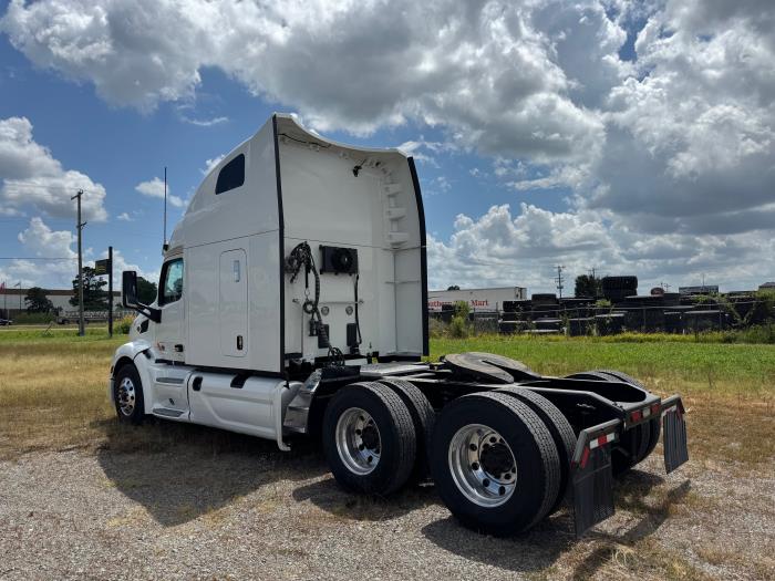 2022 Peterbilt 579-8