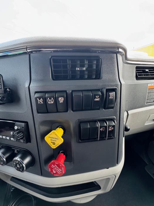 2022 Peterbilt 579-16