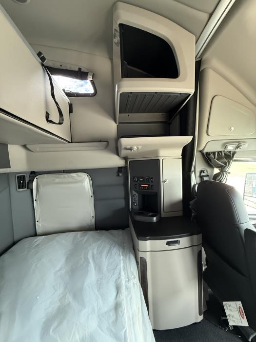 2026 Peterbilt 579-33