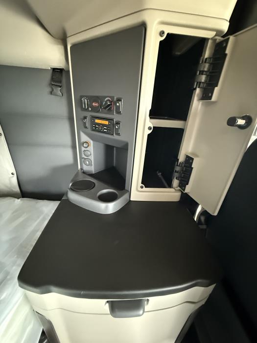 2026 Peterbilt 579-35