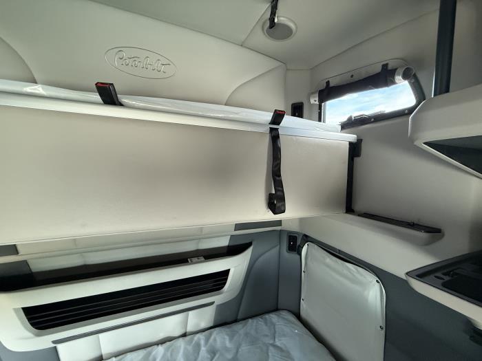 2026 Peterbilt 579-37