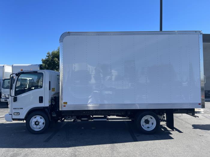 2025 Isuzu NRR-0