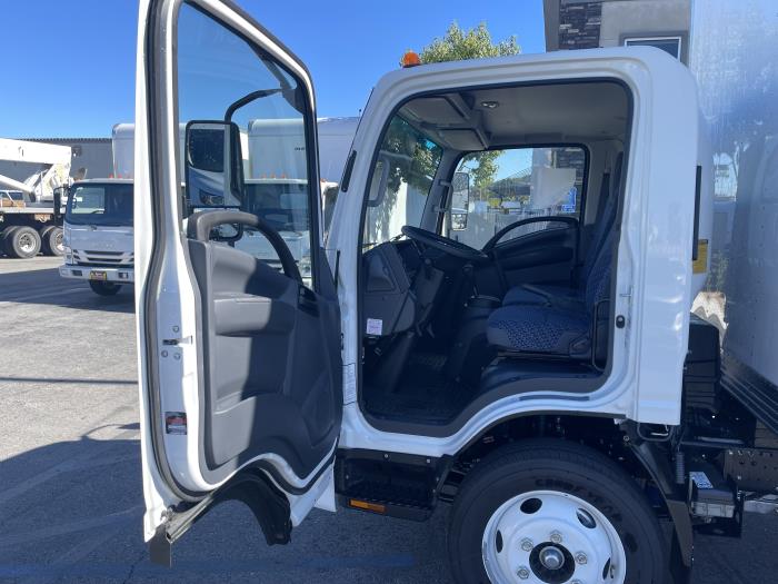 2025 Isuzu NRR-7