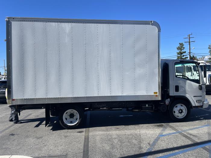 2025 Isuzu NRR-3
