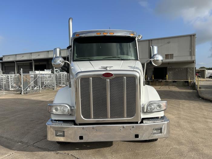 2021 Peterbilt 567-8