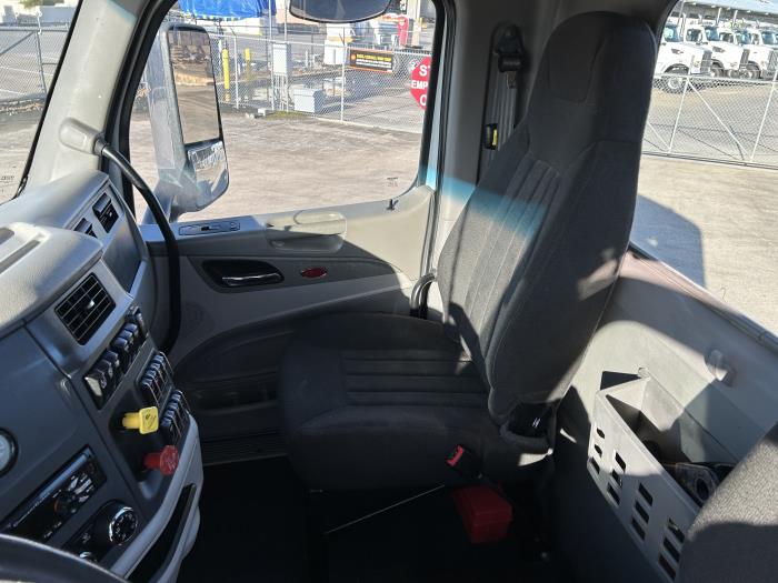 2021 Peterbilt 567-25