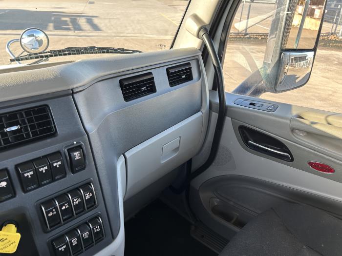 2021 Peterbilt 567-28
