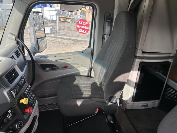 2021 Peterbilt 567-25