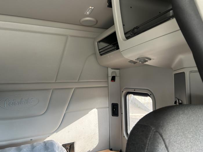 2021 Peterbilt 567-30