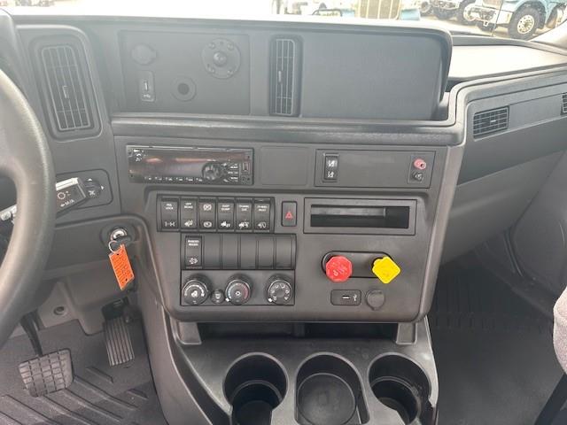 2019 International LT625-33