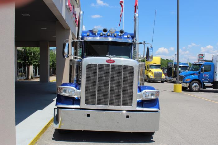 2023 Peterbilt 389-2