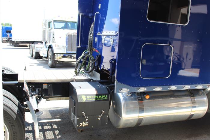 2023 Peterbilt 389-7