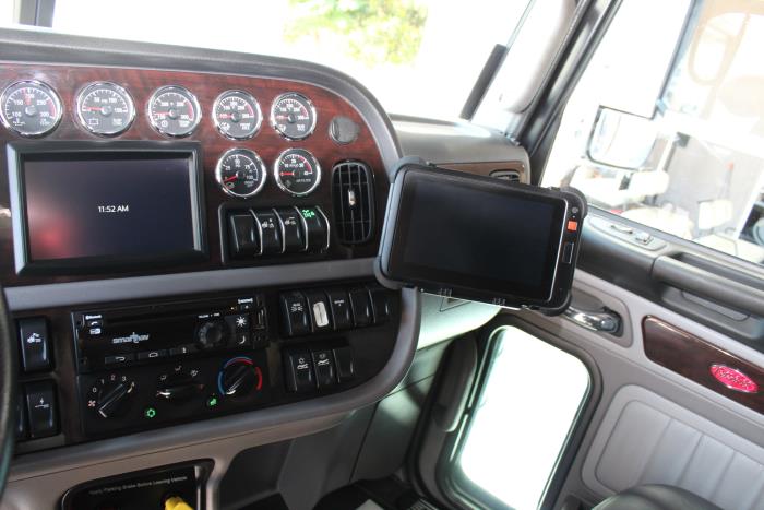 2023 Peterbilt 389-11