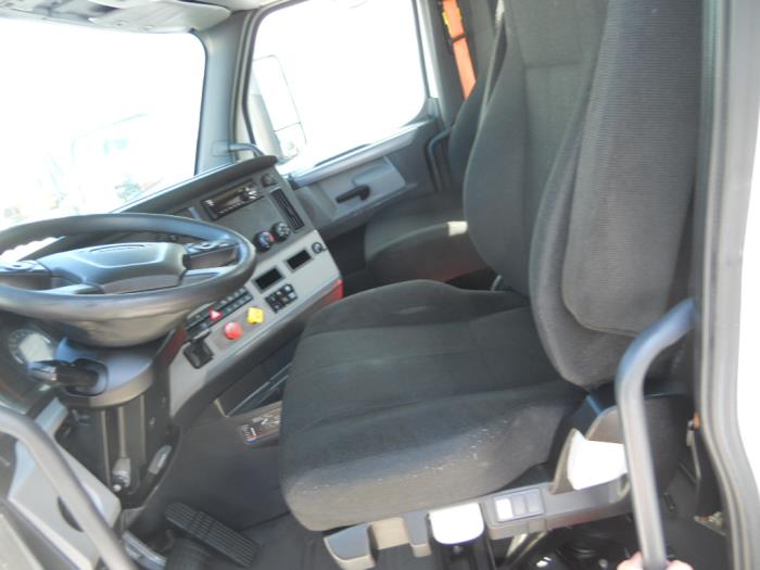 2019 Freightliner Cascadia-4