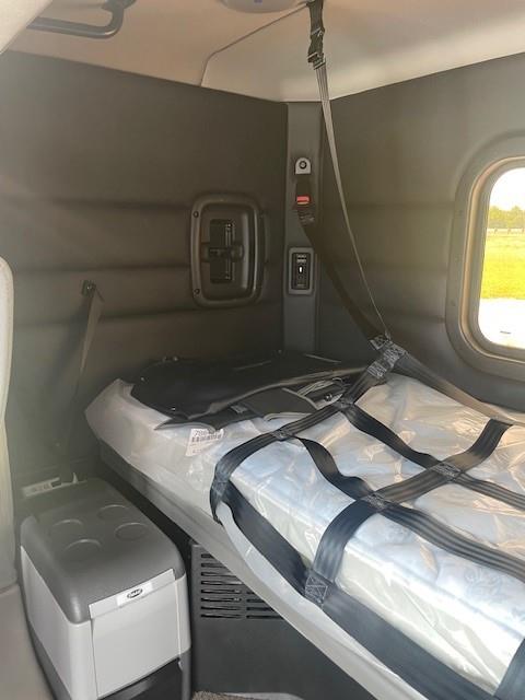 2026 Peterbilt 589-8