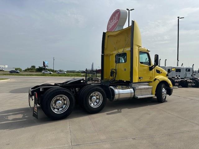 2021 Peterbilt 579-8