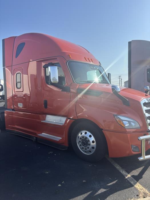 2022 Freightliner Cascadia-1