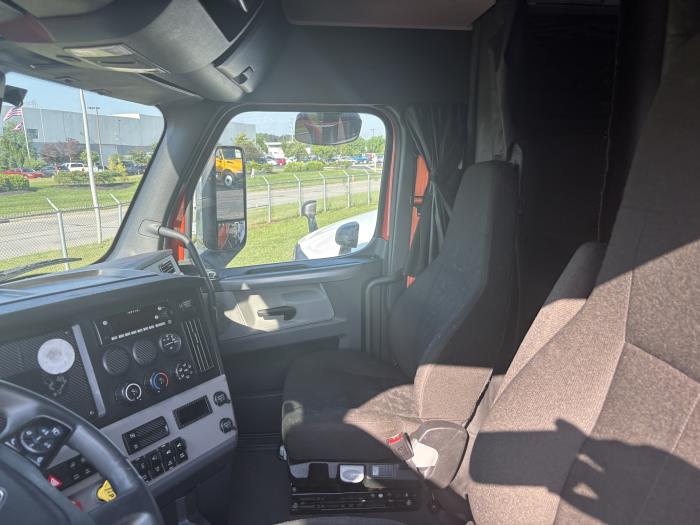 2022 Freightliner Cascadia-3