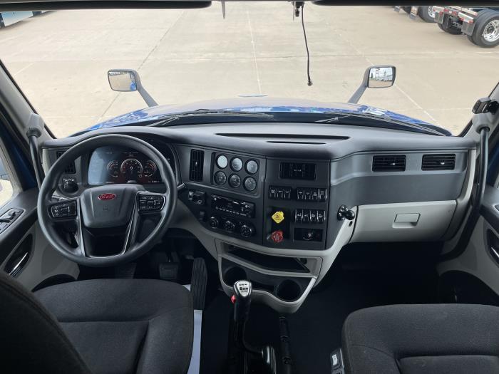 2022 Peterbilt 579-28