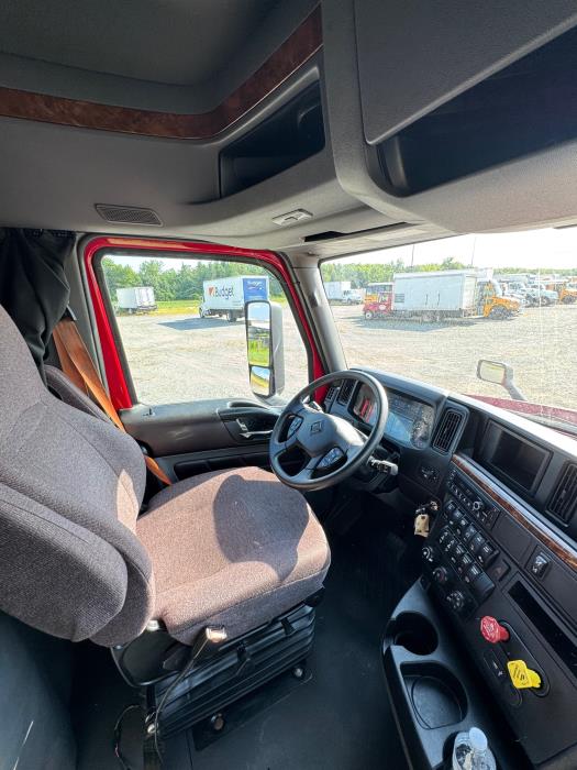 2022 International LT625-18