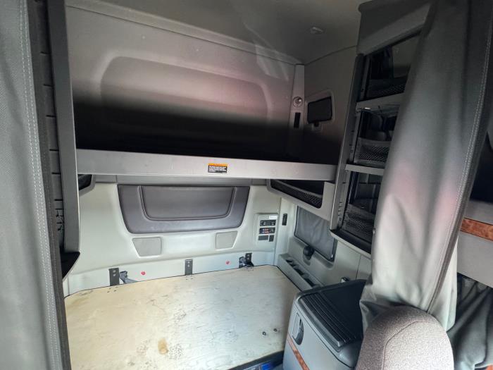 2022 International LT625-24