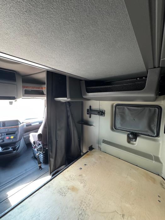 2022 International LT625-25