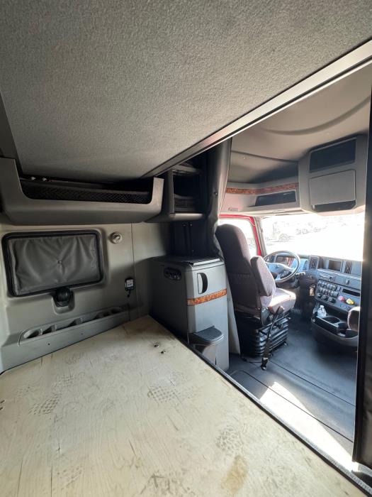 2022 International LT625-26