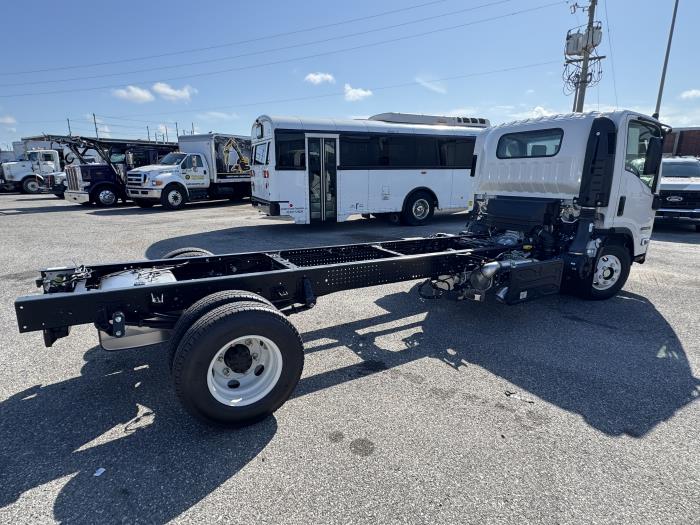 2025 Isuzu NPR-HD-4