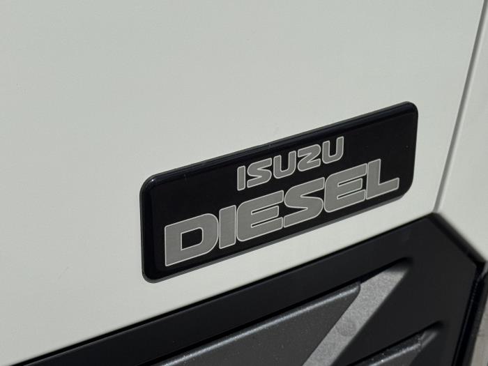 2025 Isuzu NRR-4