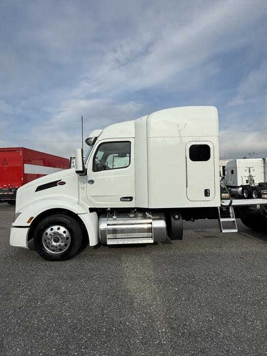 2023 Peterbilt 579-2