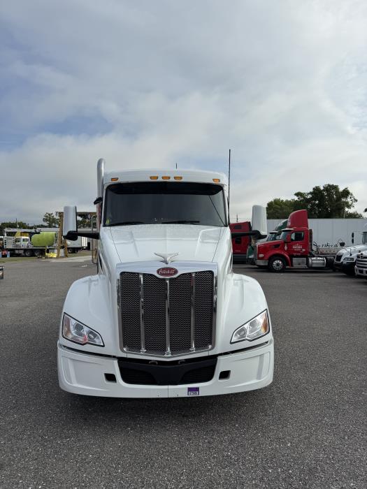 2023 Peterbilt 579-8