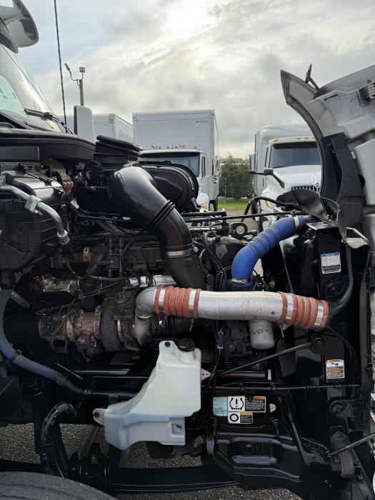 2023 Peterbilt 579-32