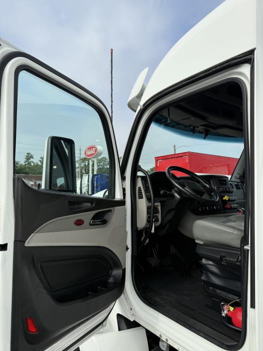 2023 Peterbilt 579-10