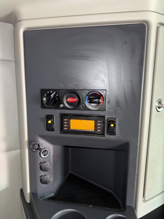 2023 Peterbilt 579-19