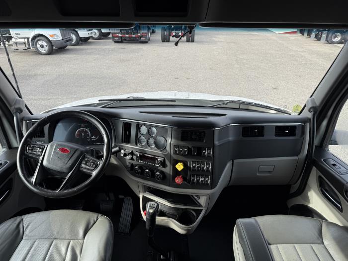 2023 Peterbilt 579-26
