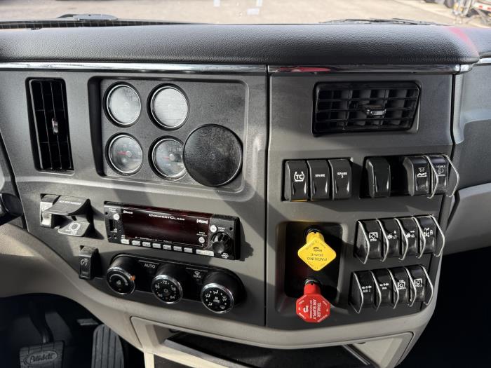 2023 Peterbilt 579-22