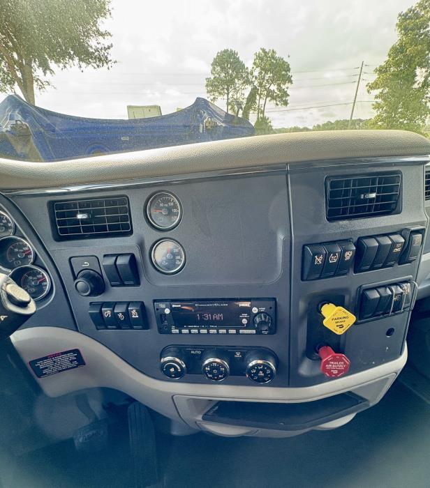 2022 Peterbilt 579-17