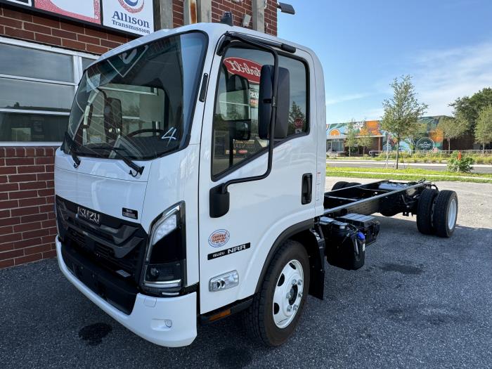 2025 Isuzu NRR-0