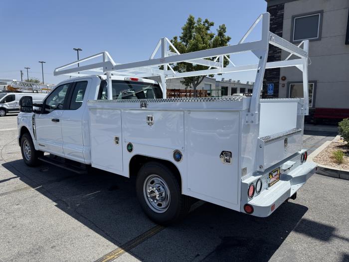 2025 Ford F-350-2
