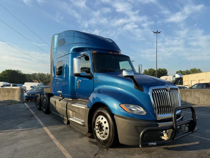 2021 International LT625-8