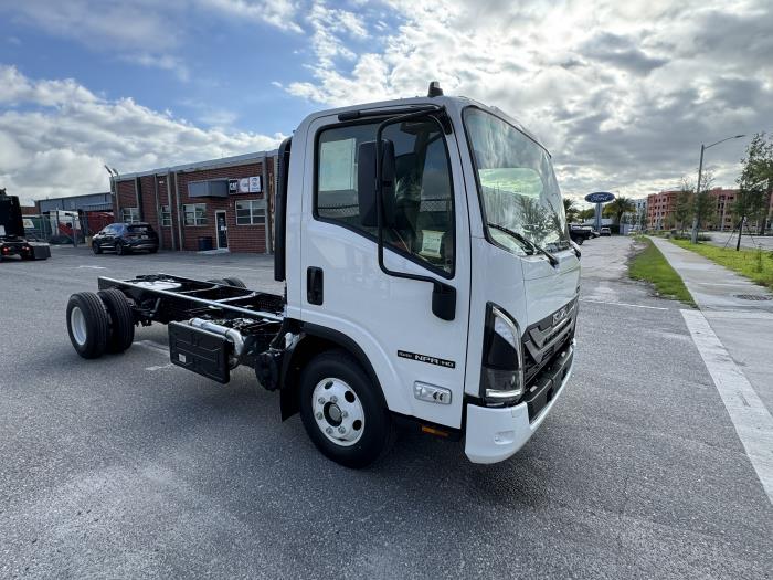 2026 Isuzu NPR-HD-6