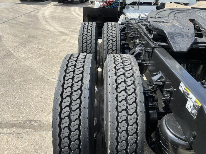 2022 Peterbilt 389-12