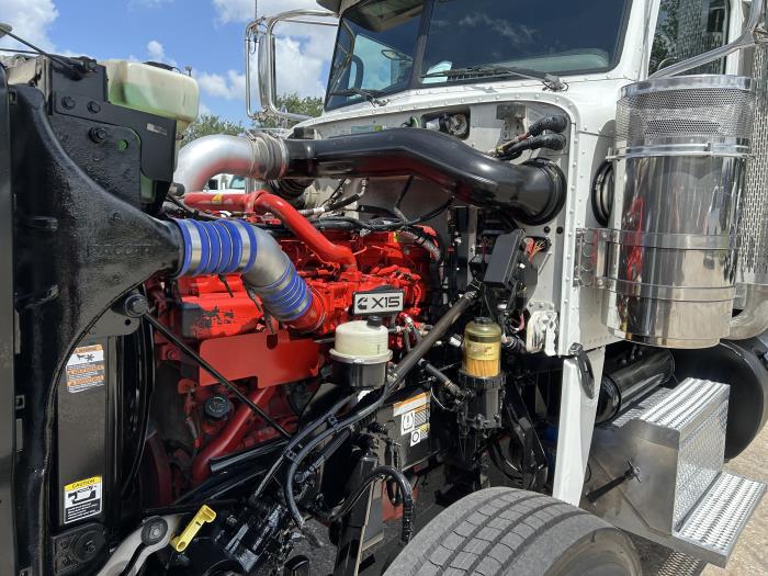 2022 Peterbilt 389-16
