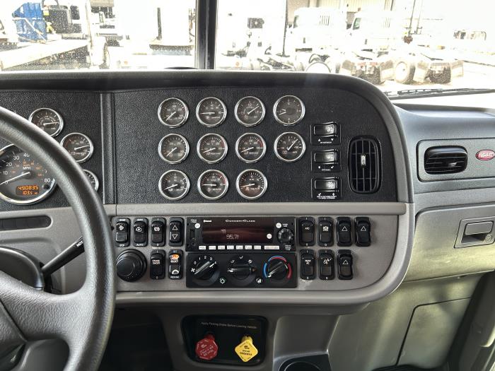 2022 Peterbilt 389-32