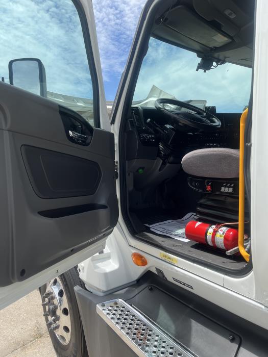 2021 International LT625-10