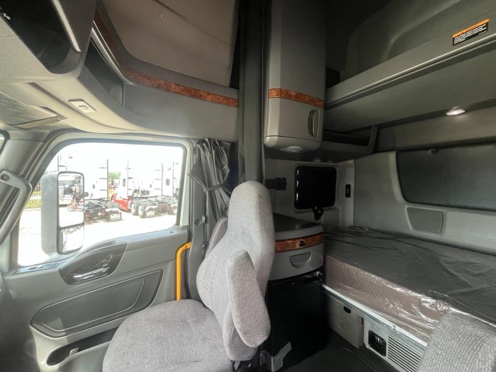 2021 International LT625-12
