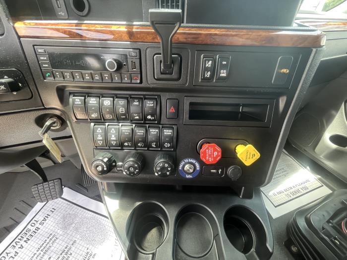 2021 International LT625-17