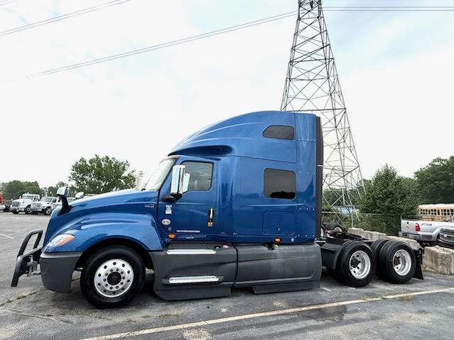 2021 International LT625-8