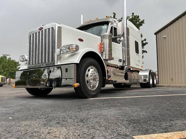2026 Peterbilt 589-1