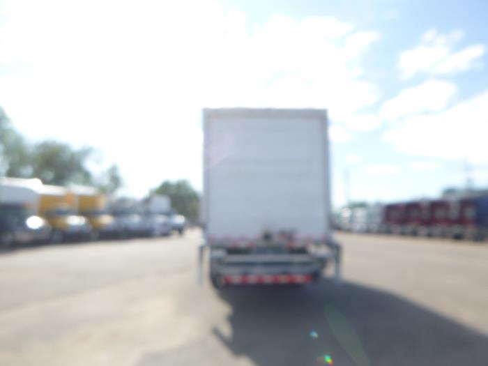 2020 Peterbilt 337-6